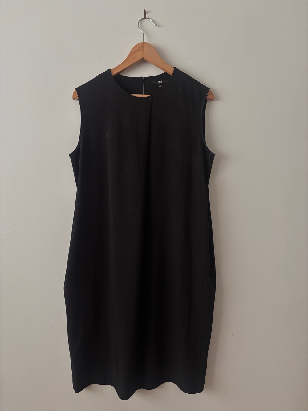 Uniqlo Black Sleeveless Shift Midi Dress